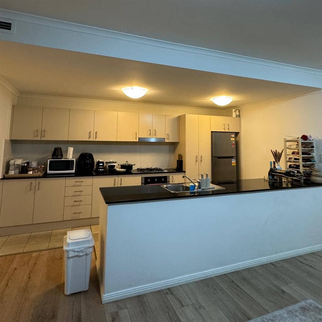 AVAILABLE SHARED ROOM CHIPPENDALE
