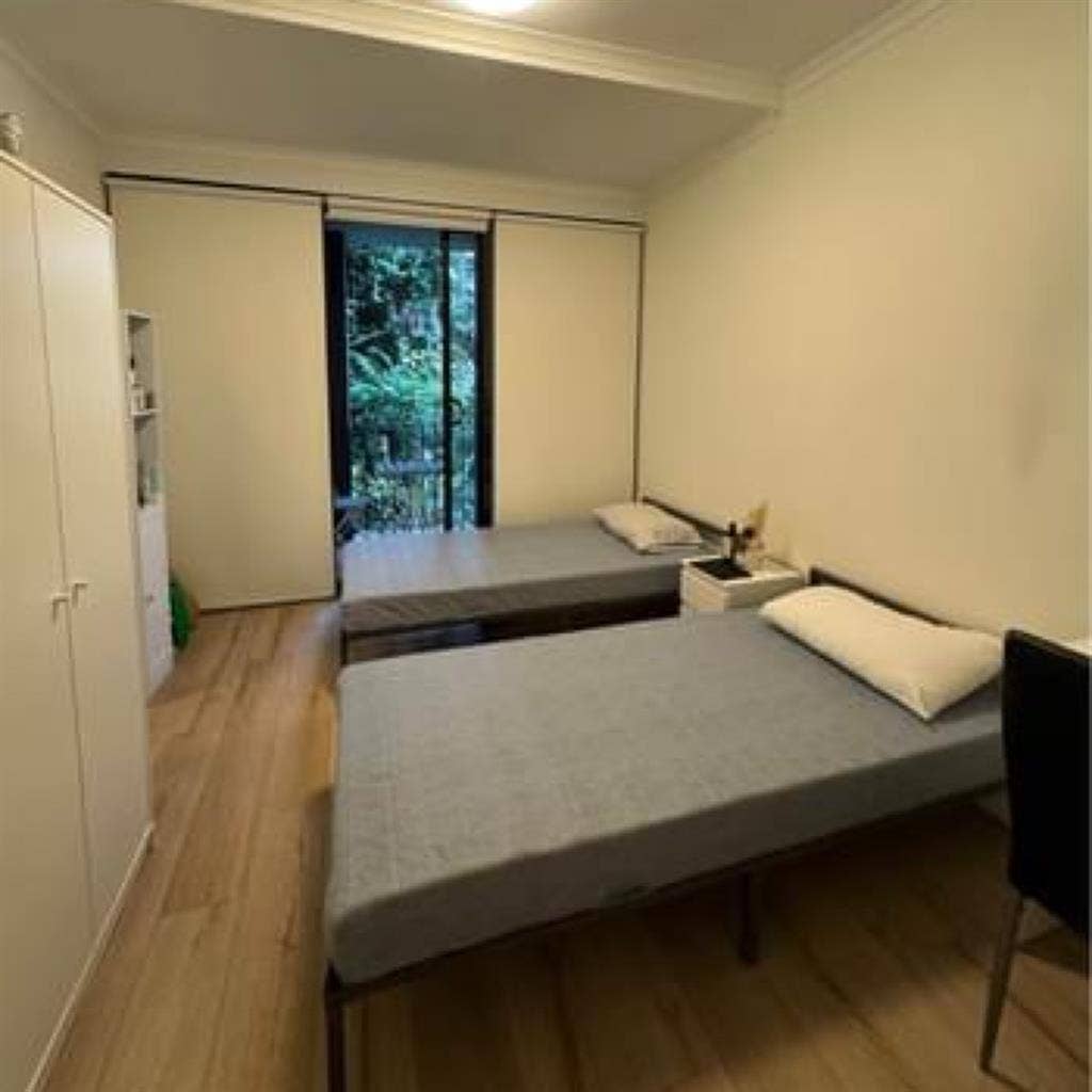 AVAILABLE SHARED ROOM CHIPPENDALE
