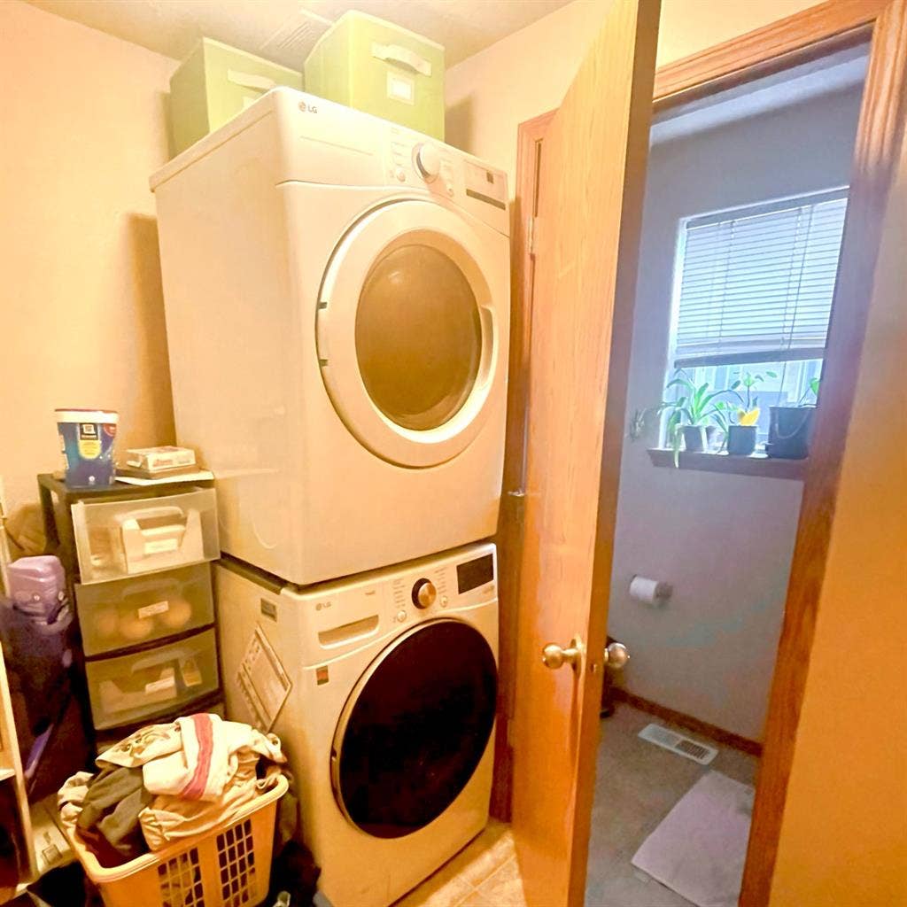 Master Bedroom w/ Bath, large
 Closet