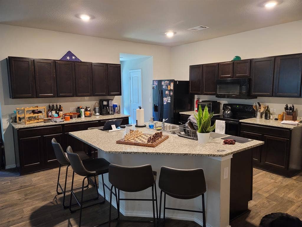 Two Rooms Available in Far East ATX