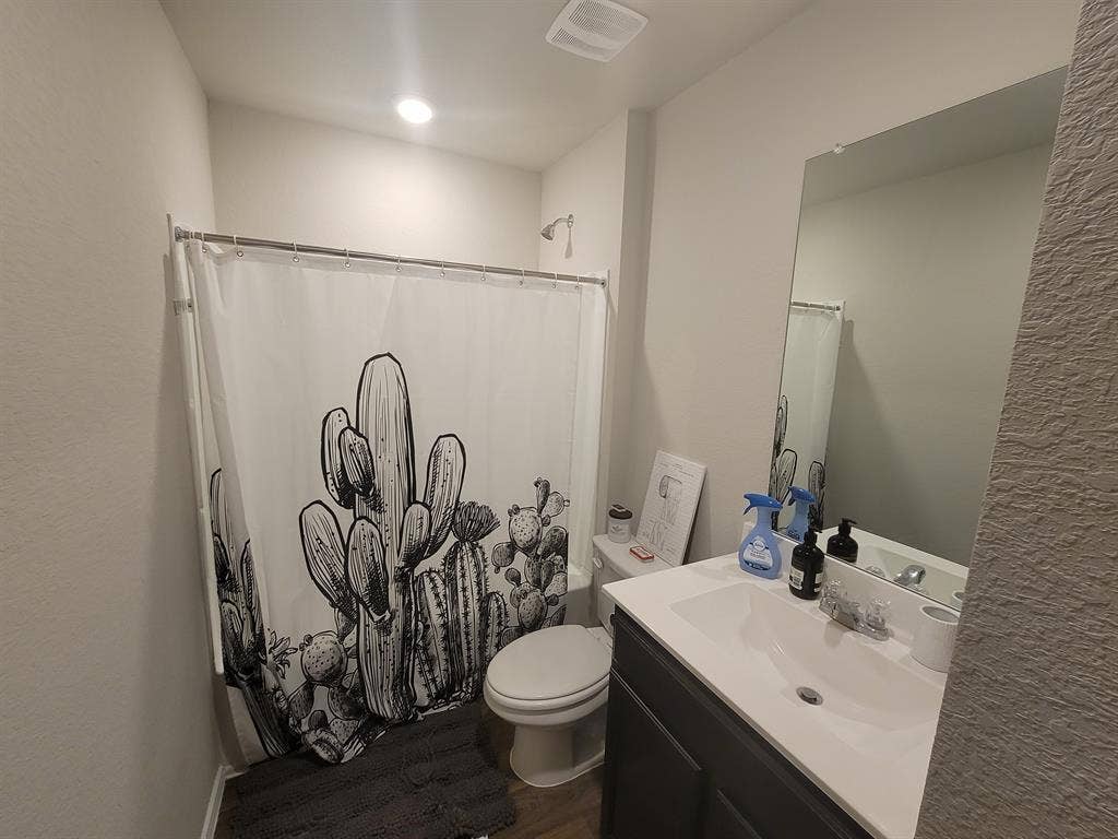 Two Rooms Available in Far East ATX