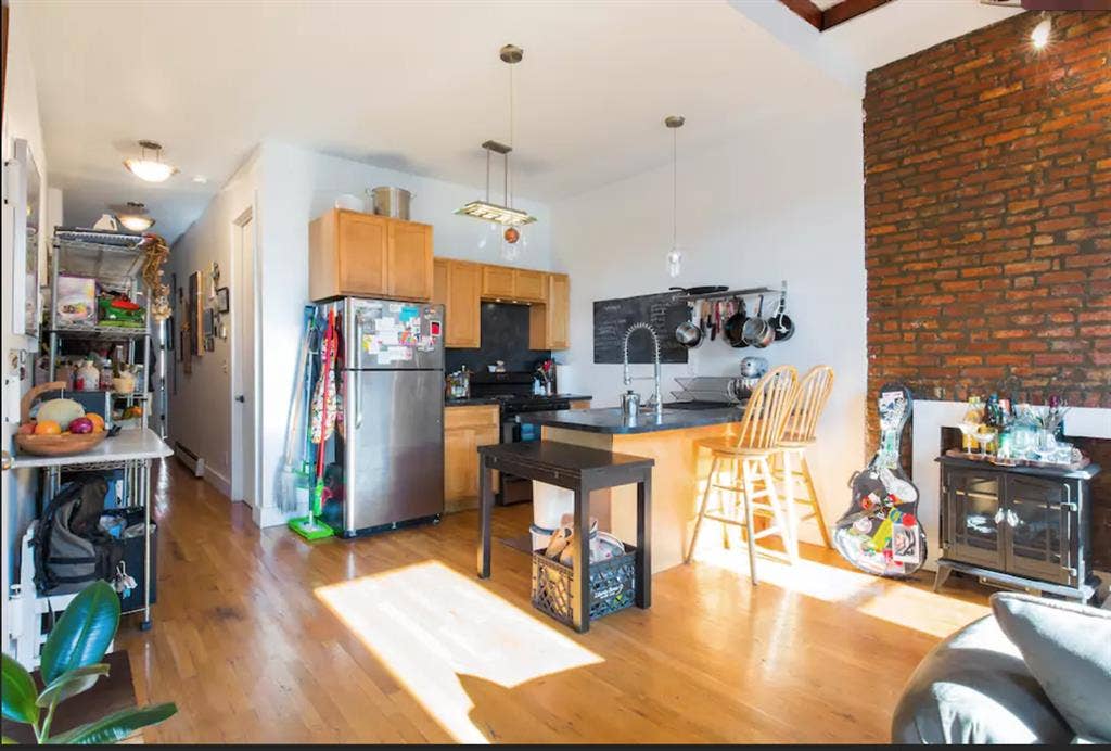 Great Room in Spacious BK Apartment