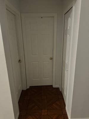 Rent room in a family home $