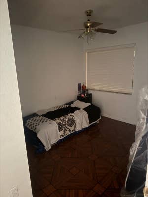 Rent room in a family home $