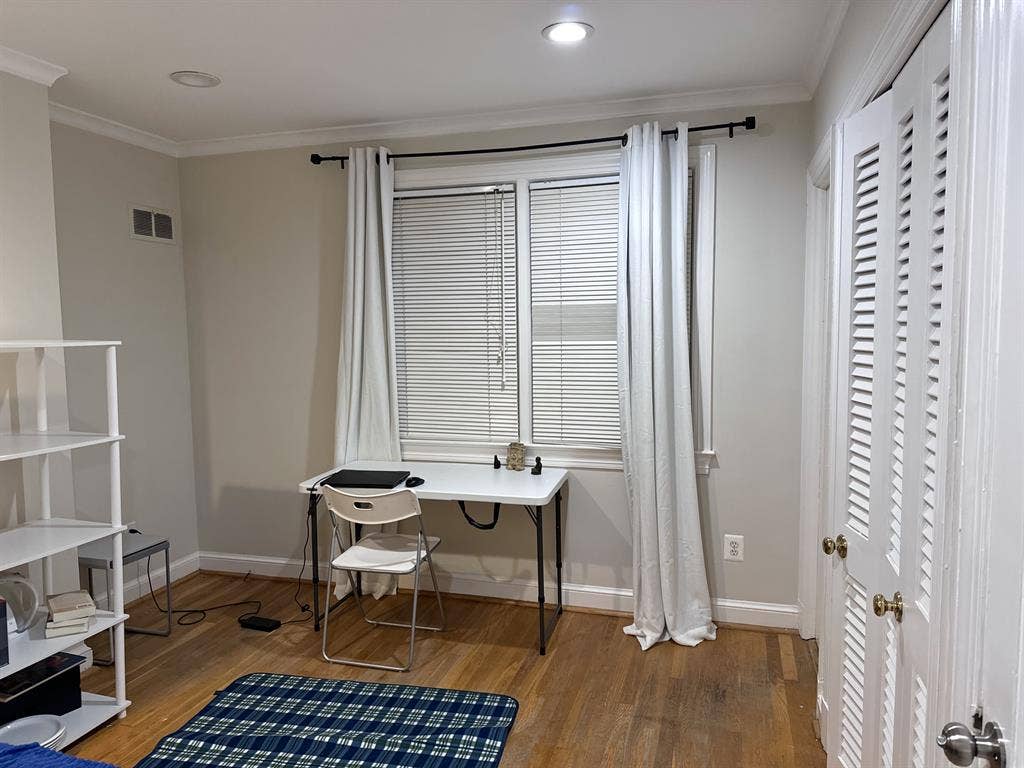 Room in Foggy Bottom Townhouse