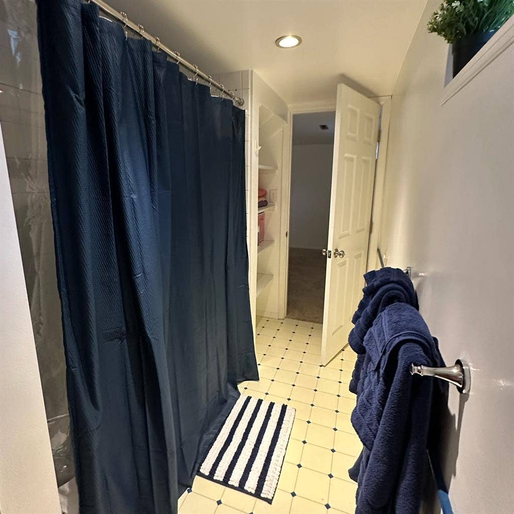 Private room/bathroom