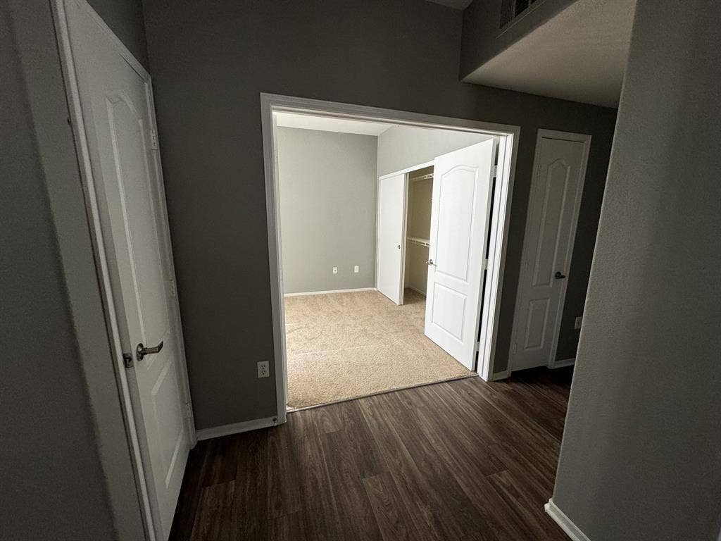 Silverado Ranch Area Room For Rent