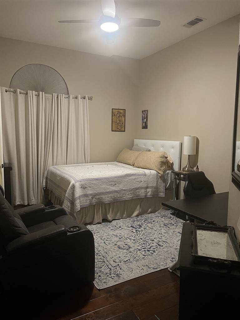 Beautiful room for rent 
plano west