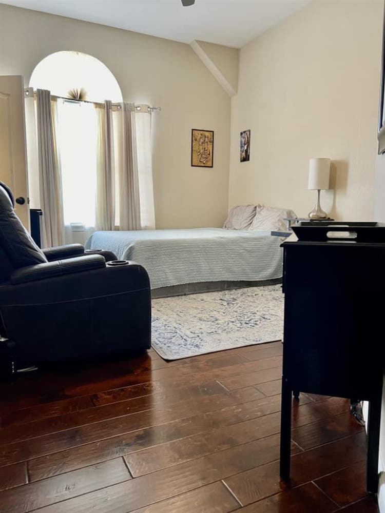 Beautiful room for rent 
plano west