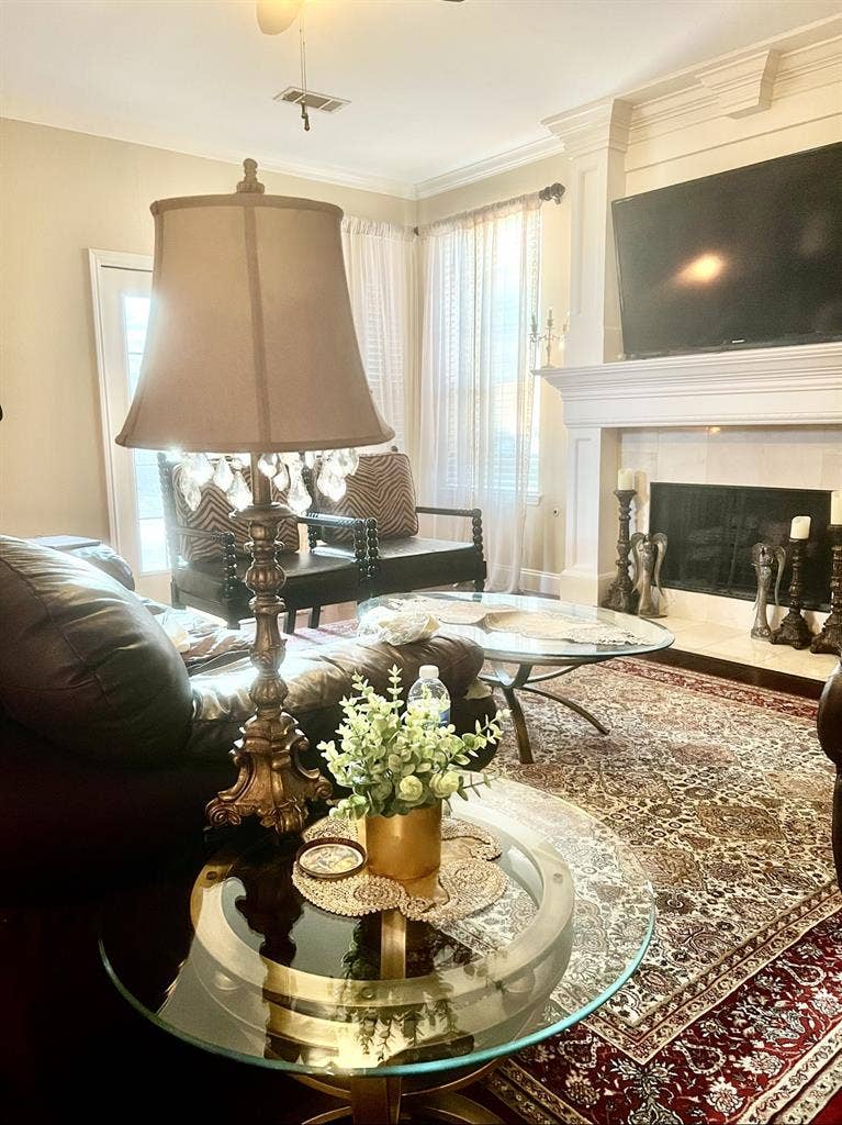 Beautiful room for rent
plano west