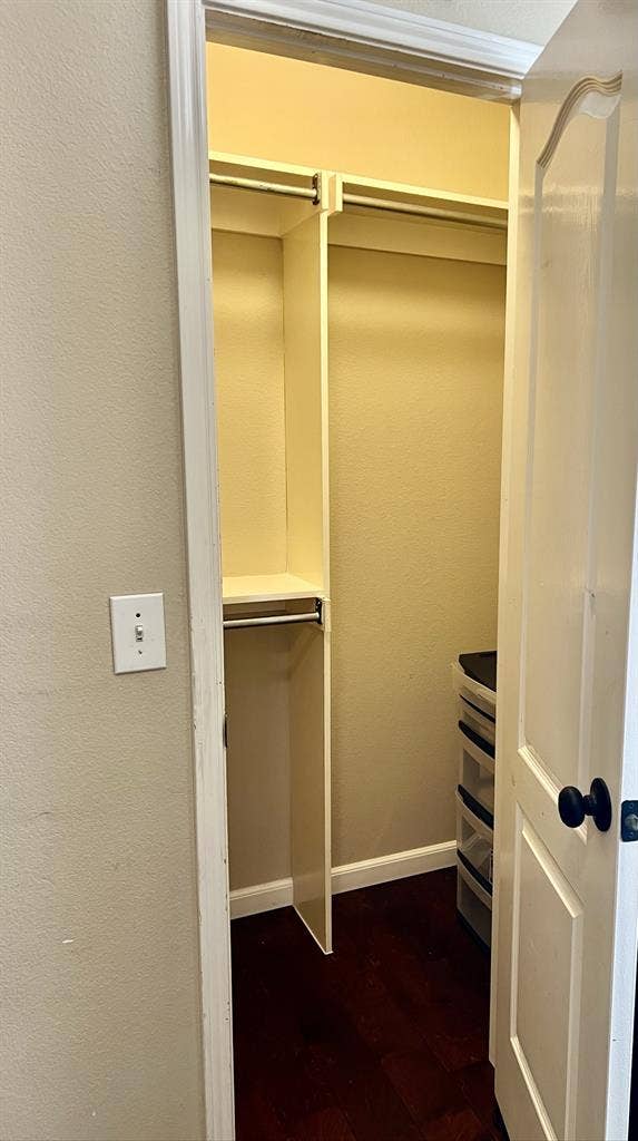 Beautiful room for rent
plano west