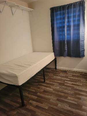 Small room for rent