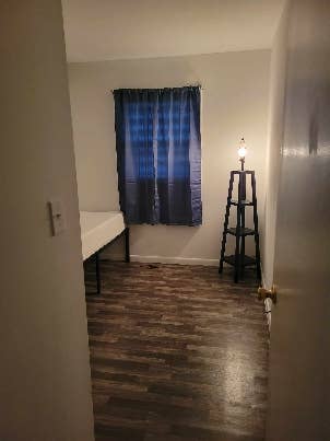 Small room for rent