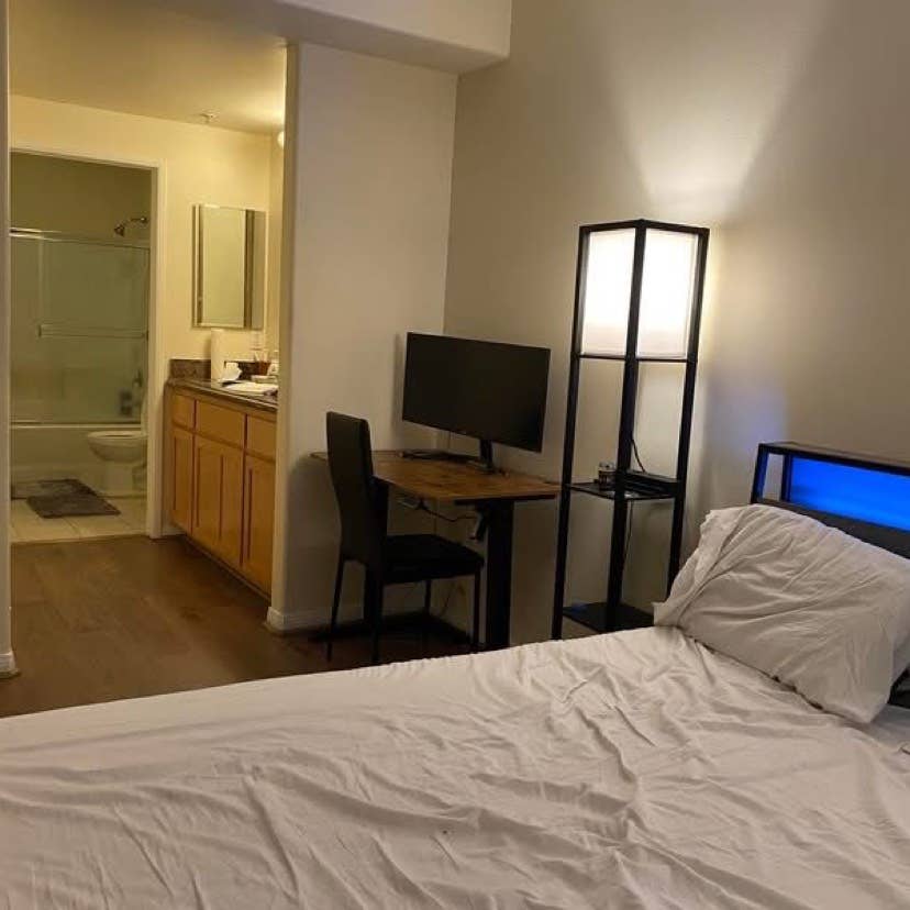 Looking for a Roommate near DTLA