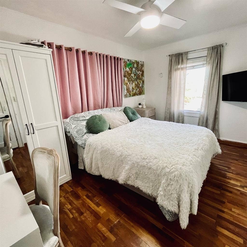 ROOM AVAILABLE NOW IN MIAMI BEACH