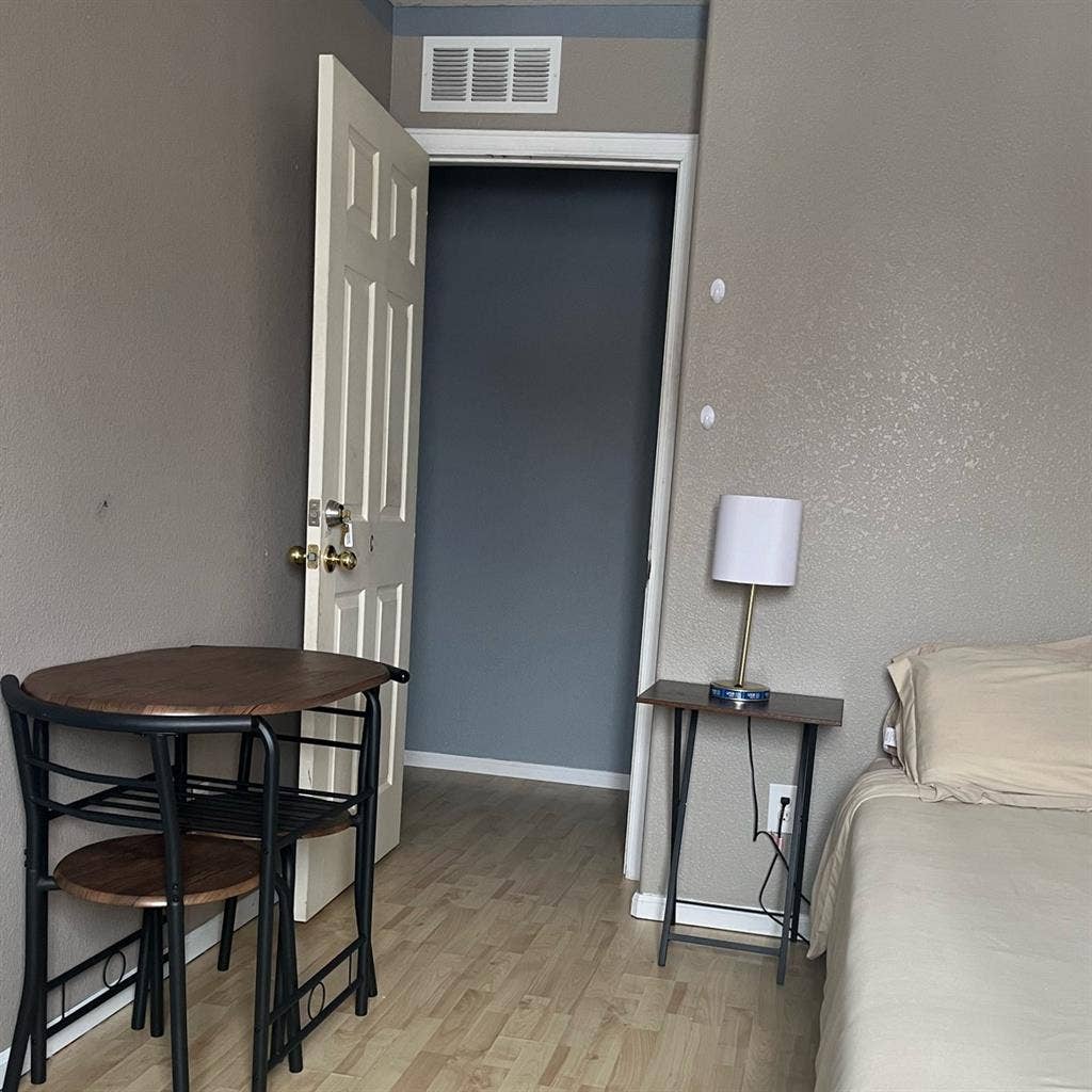 Private room near Denver Airport