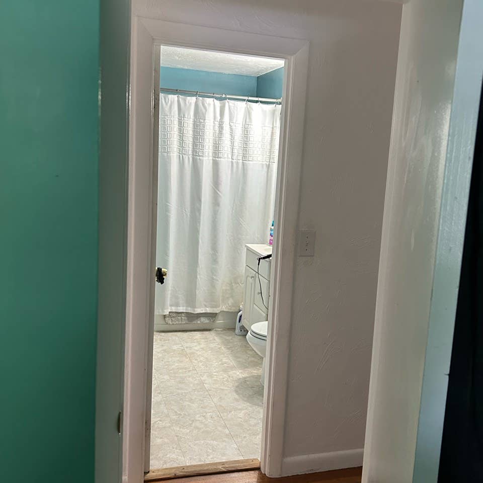 Room rentals with shared bathroom