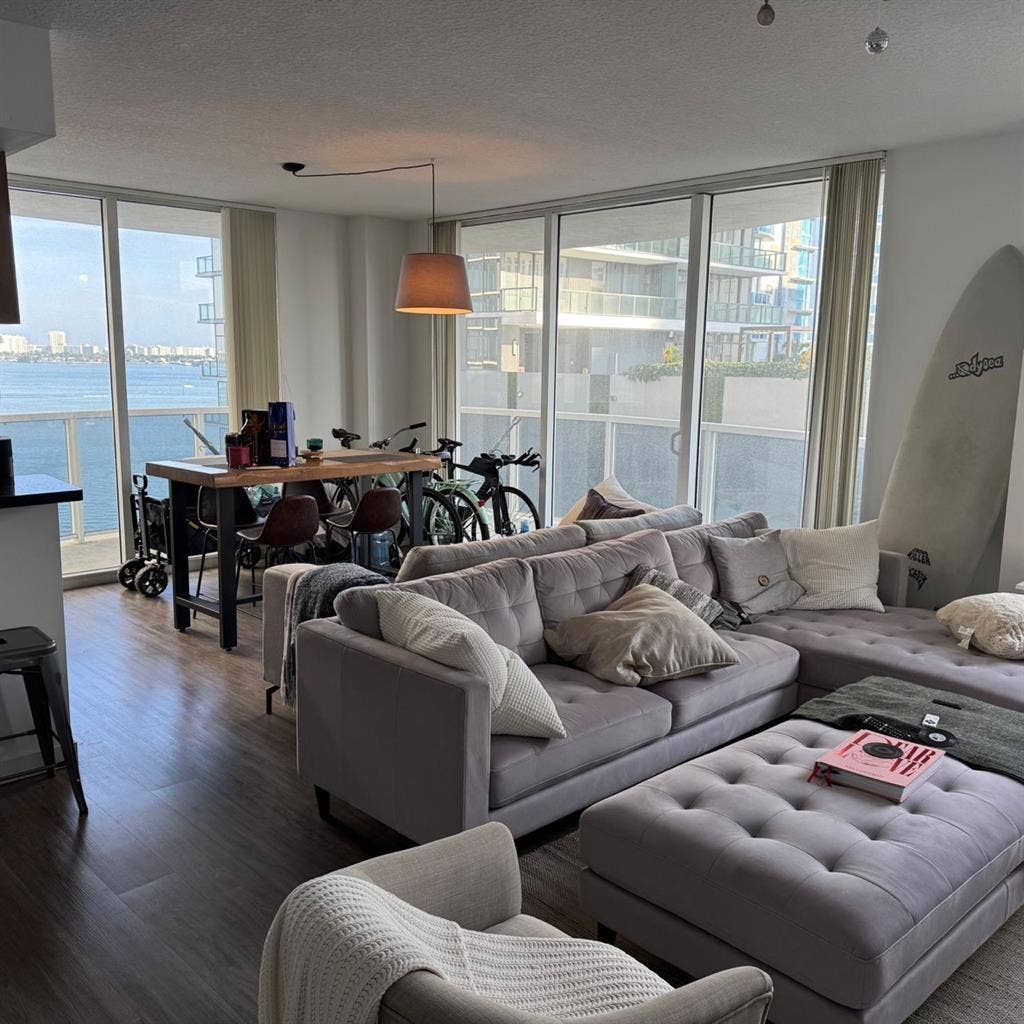 Room for Rent in Miami Edgewater!!!