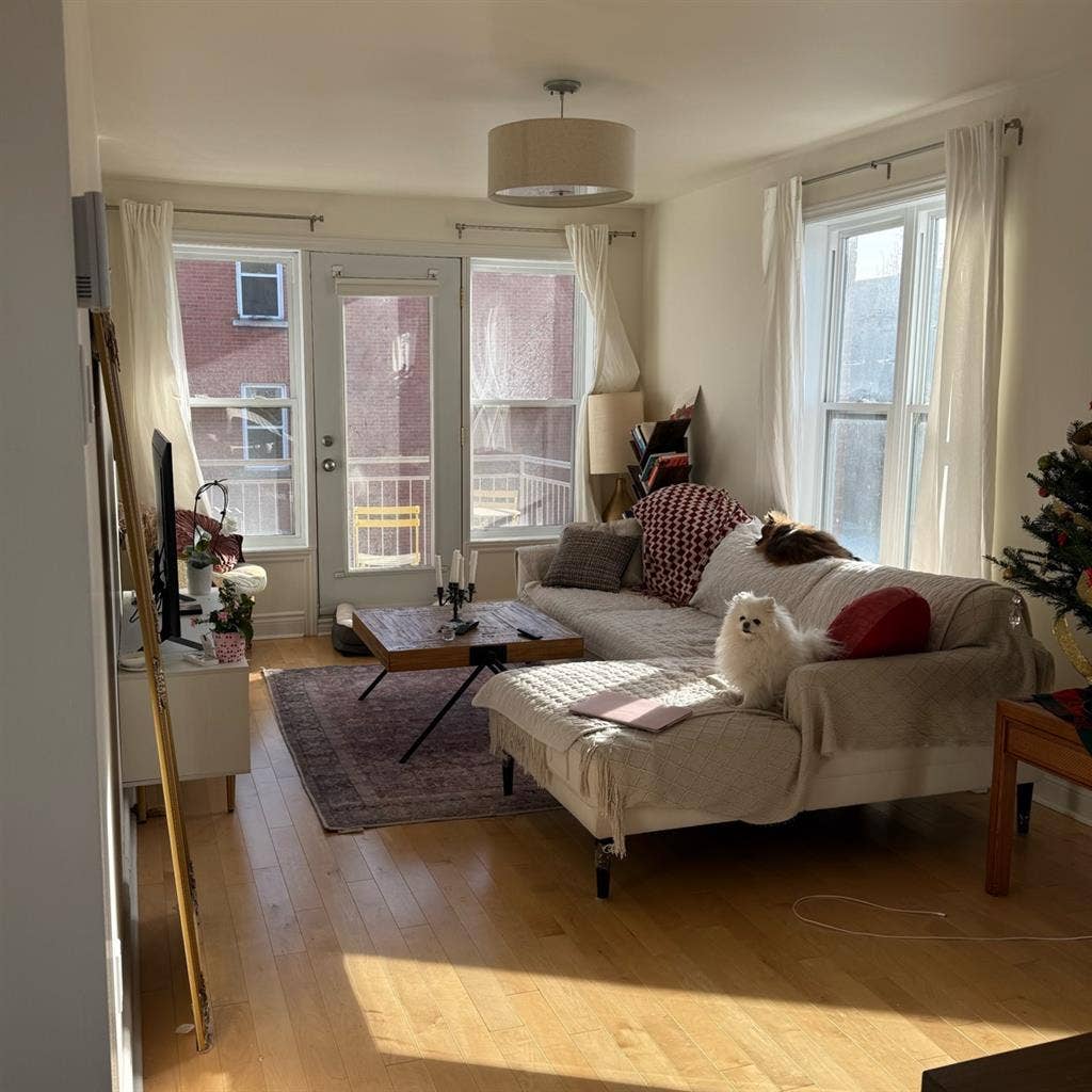 Fully furnished bedroom in St-Henri