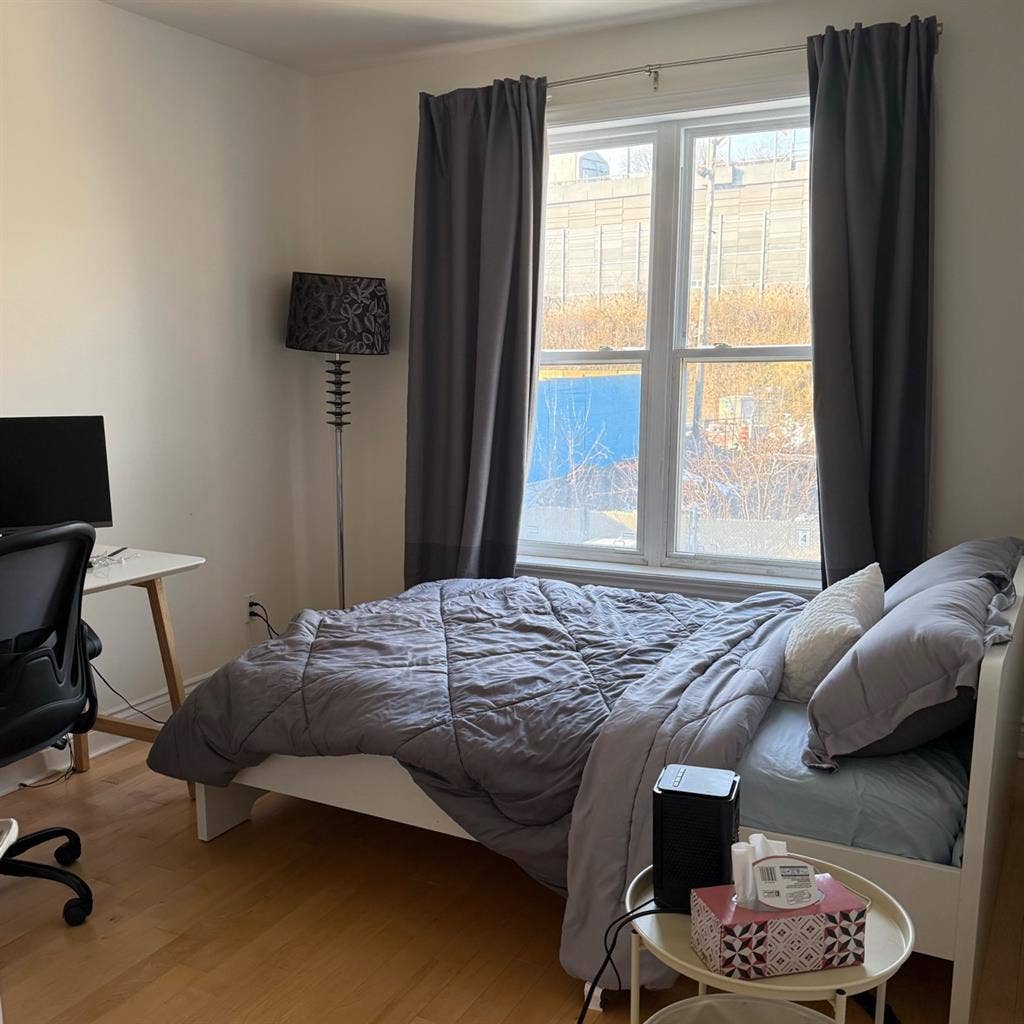 Fully furnished bedroom in St-Henri