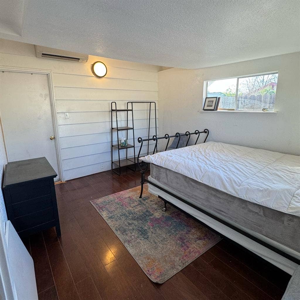 Room close to Med Center Available