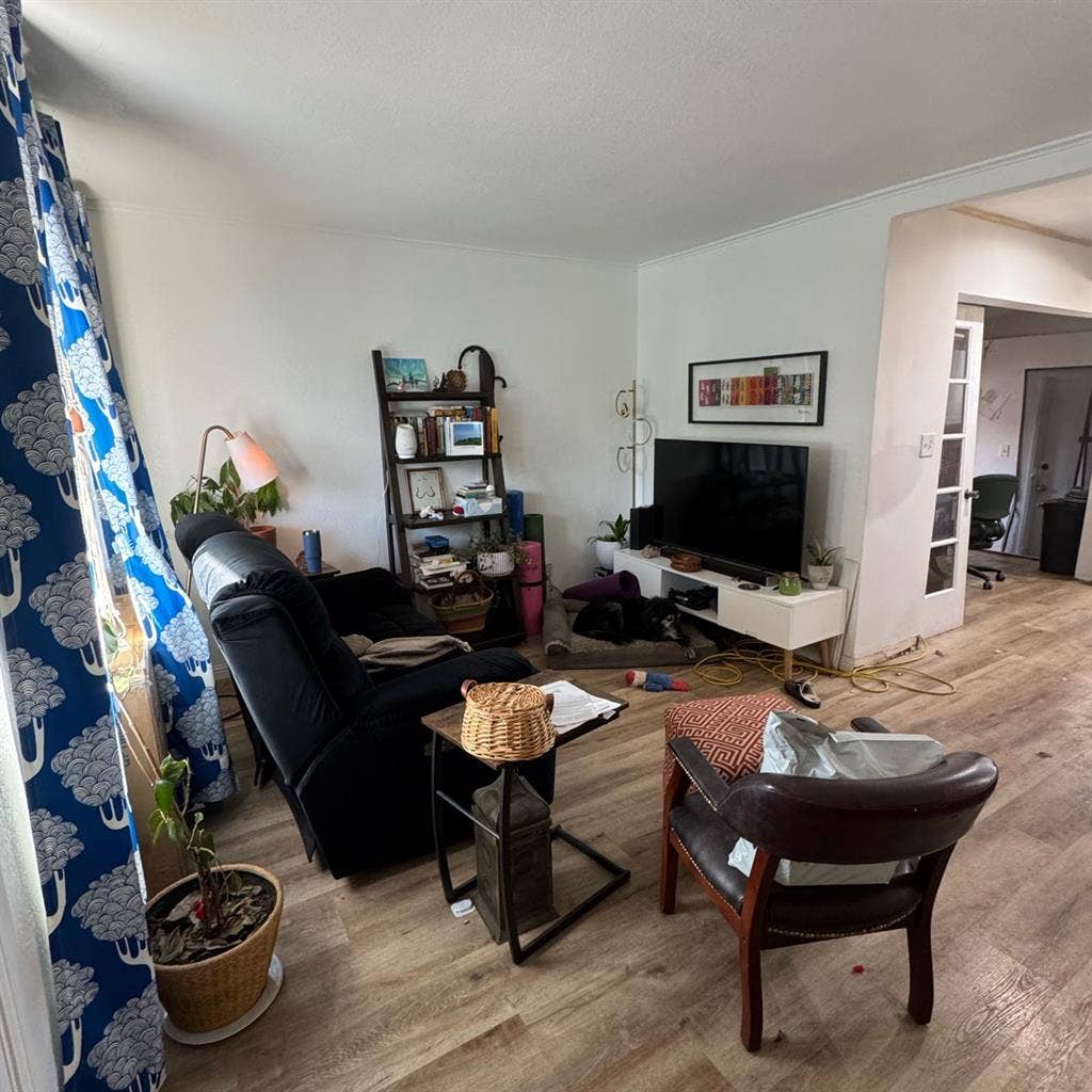 Room close to Med Center Available