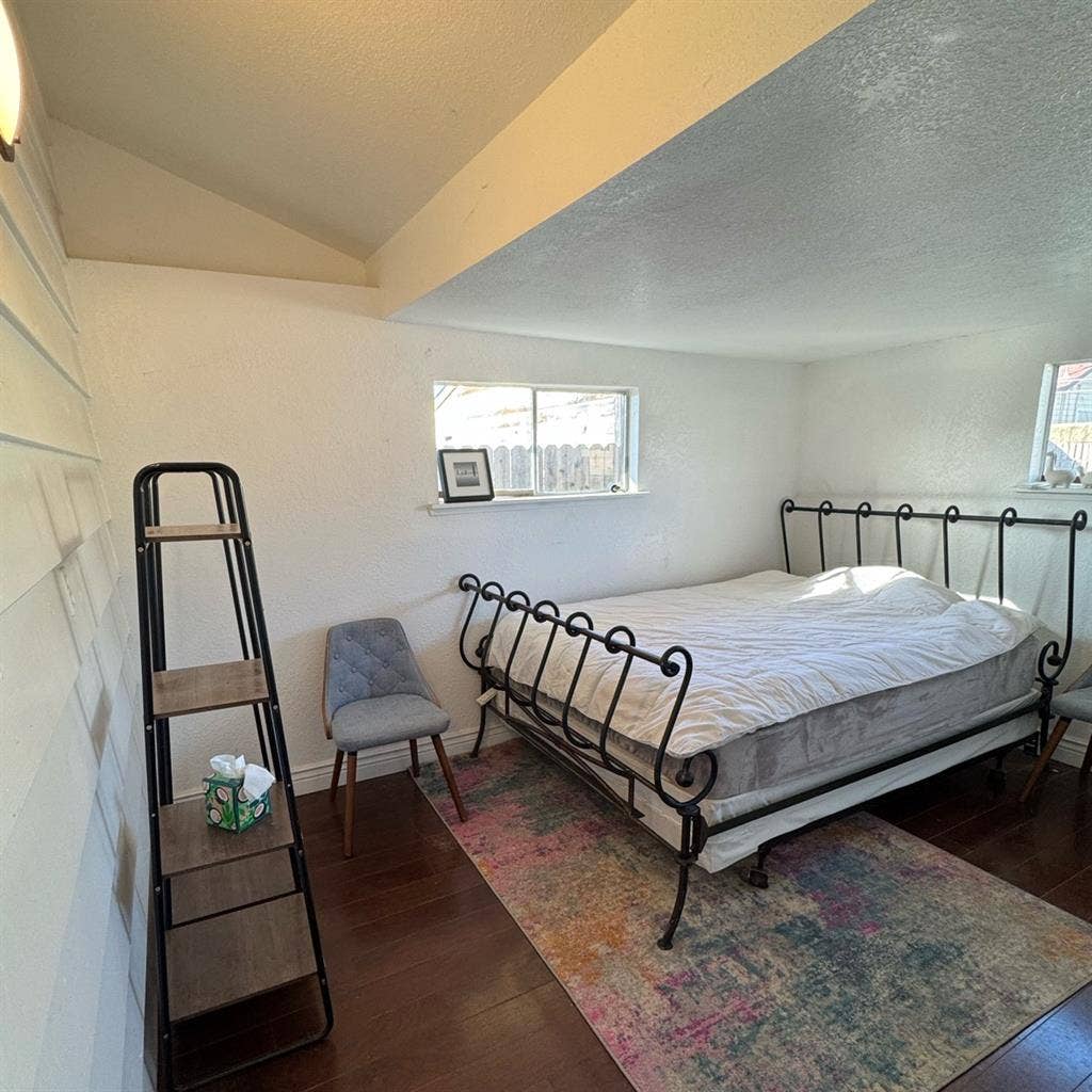 Room close to Med Center Available