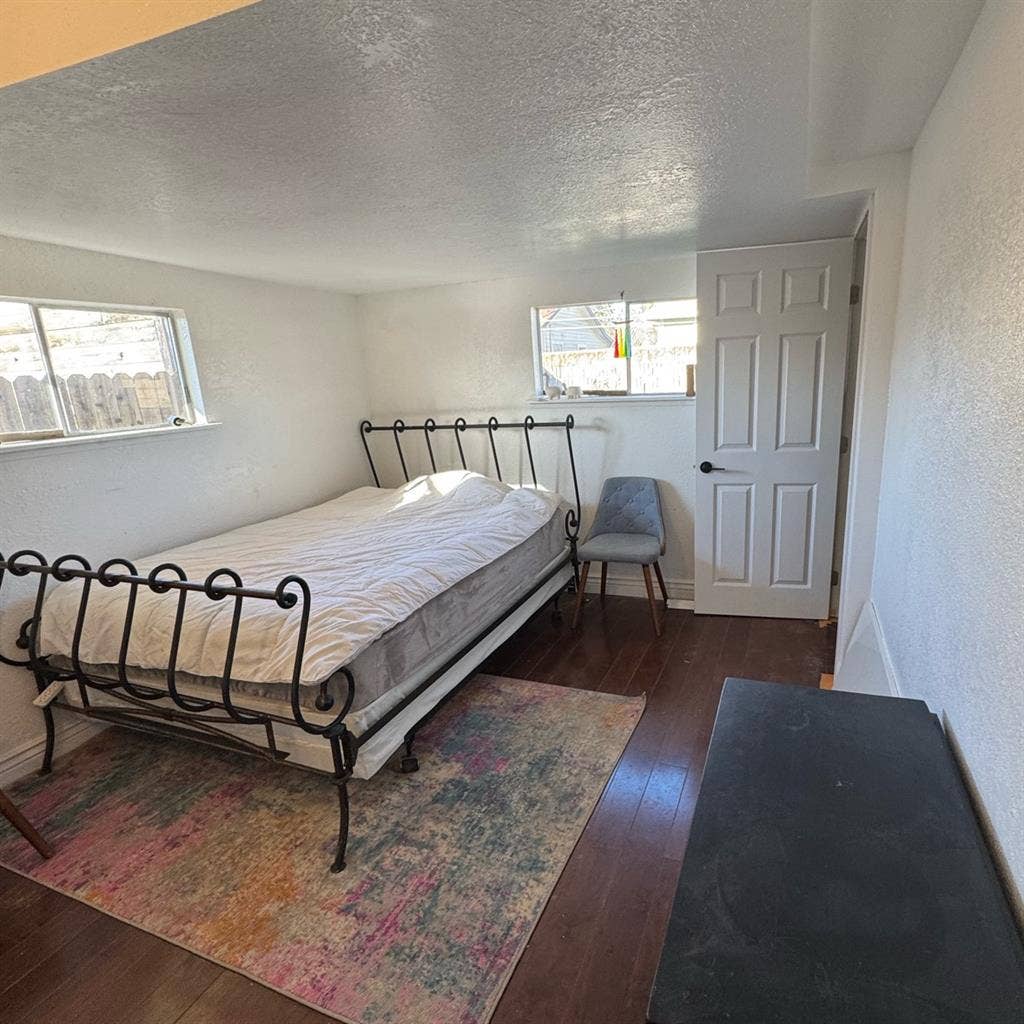 Room close to Med Center Available