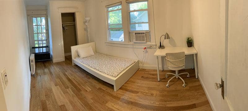 Looking for a female roommate