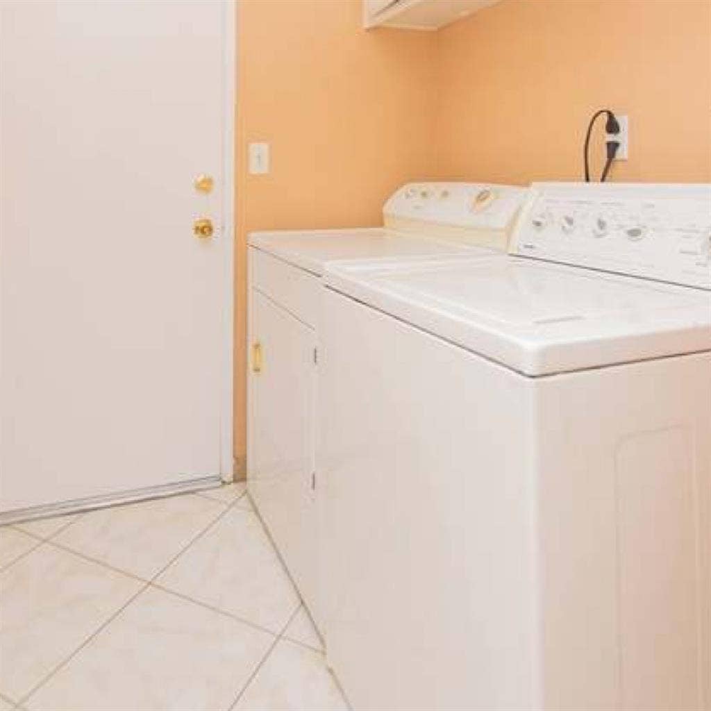 1 BR w/ private bath $