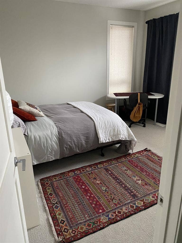 Large, 
Quiet Room in Ideal Location