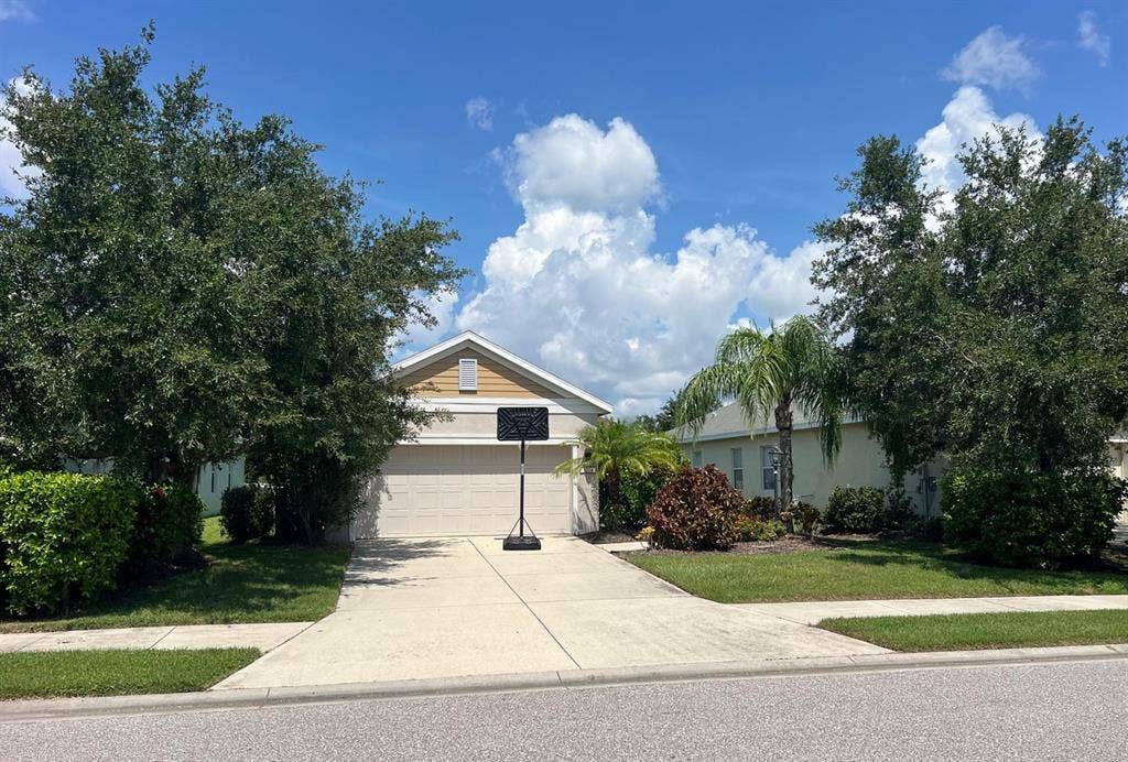 Room for rent in Sarasota, FL