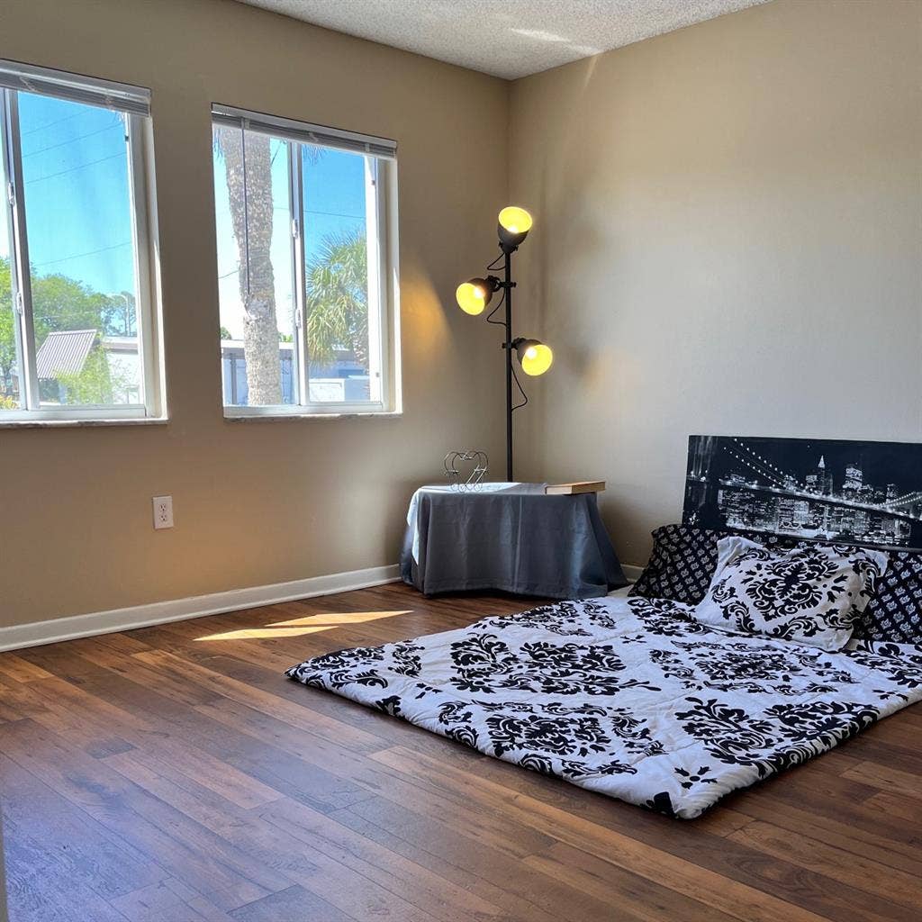 Private Room/ Bathroom in  Condo