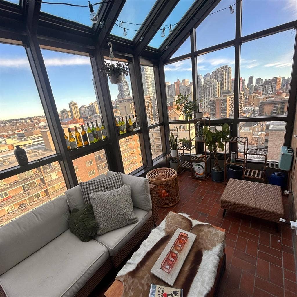 Looking for roommate Penthouse unit