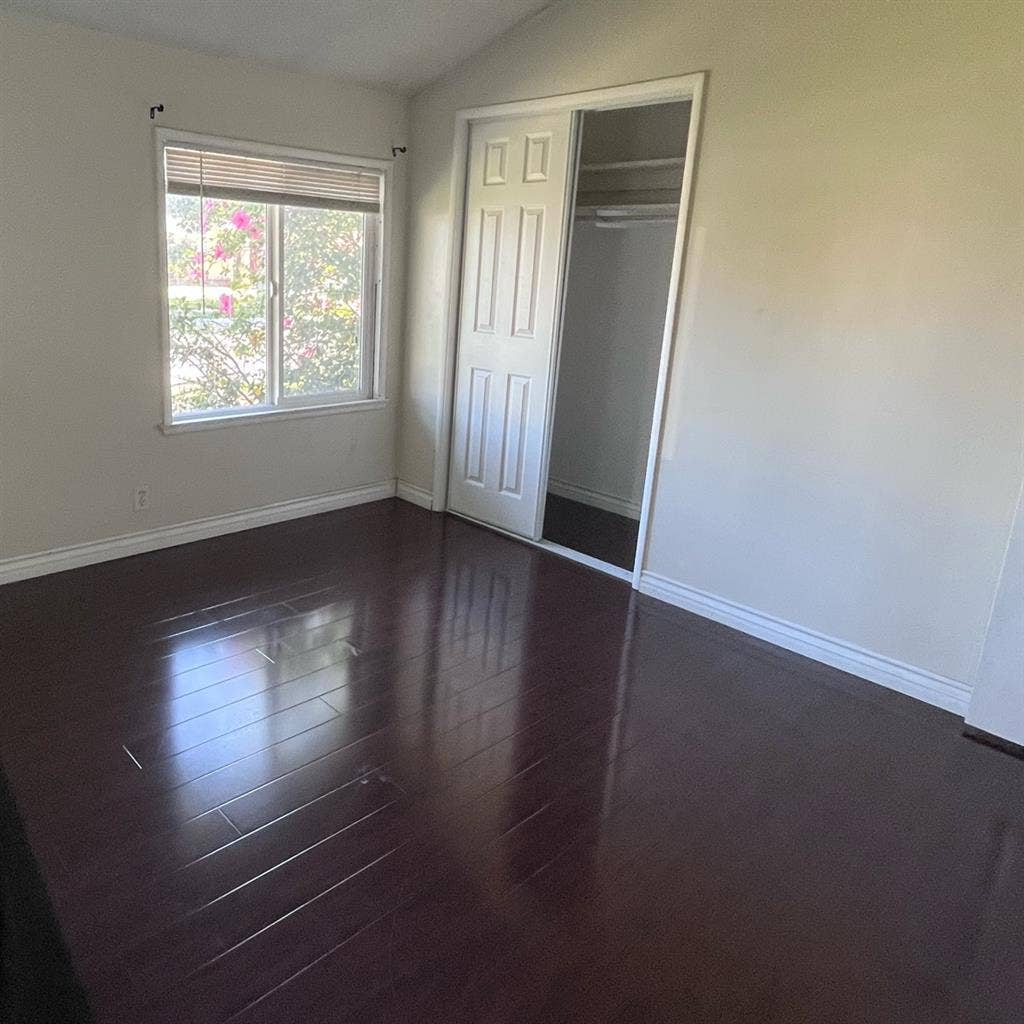 Room for rent in Anaheim