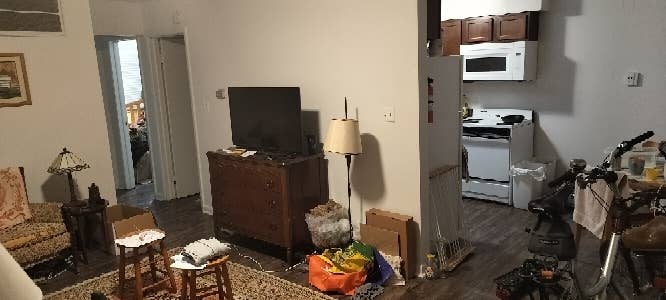 URGENT Looking for a roommate!