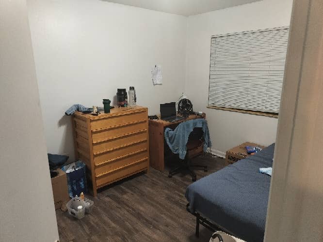 URGENT Looking for a roommate!