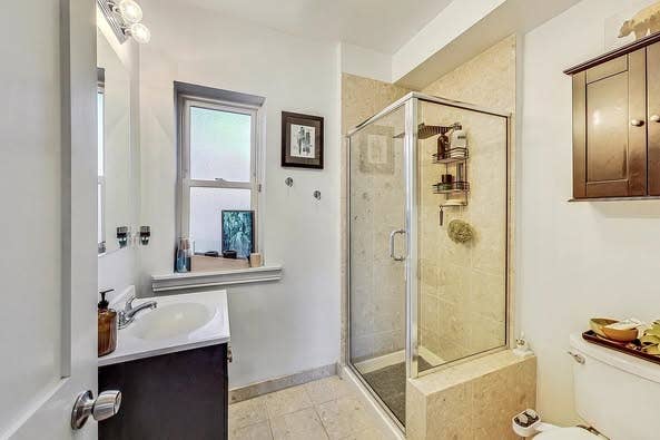 Offering room and private bathroom