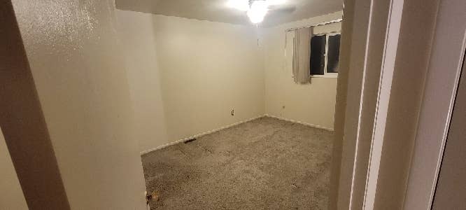 Looking for a roommate -  split