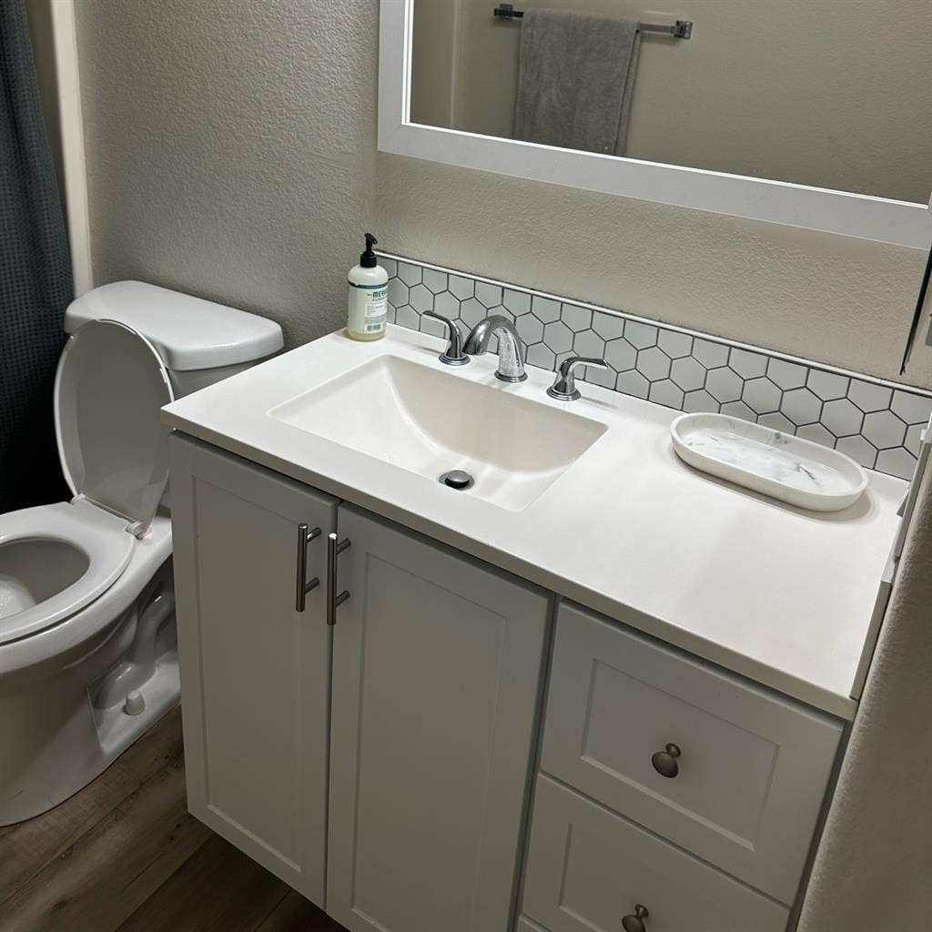 Looking for roommate in Scottsdale