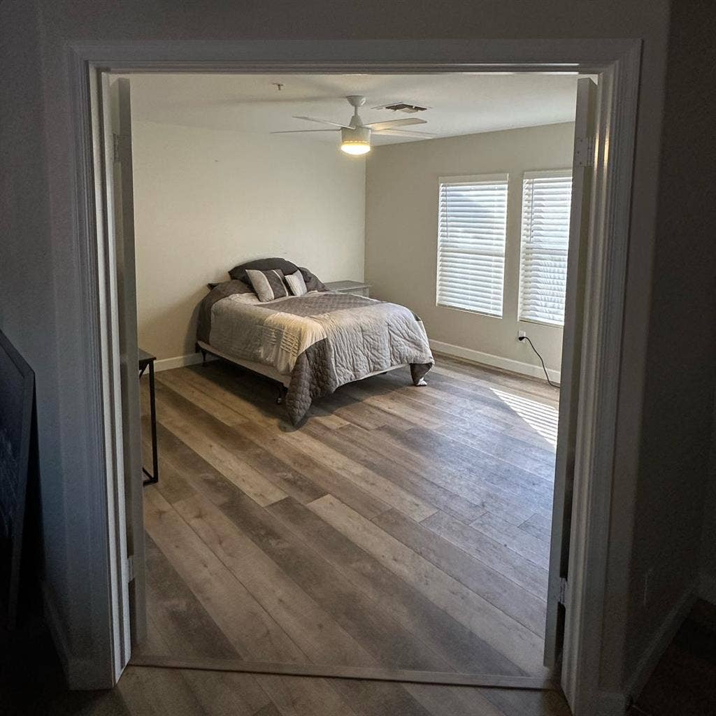 Looking for roommate in Scottsdale