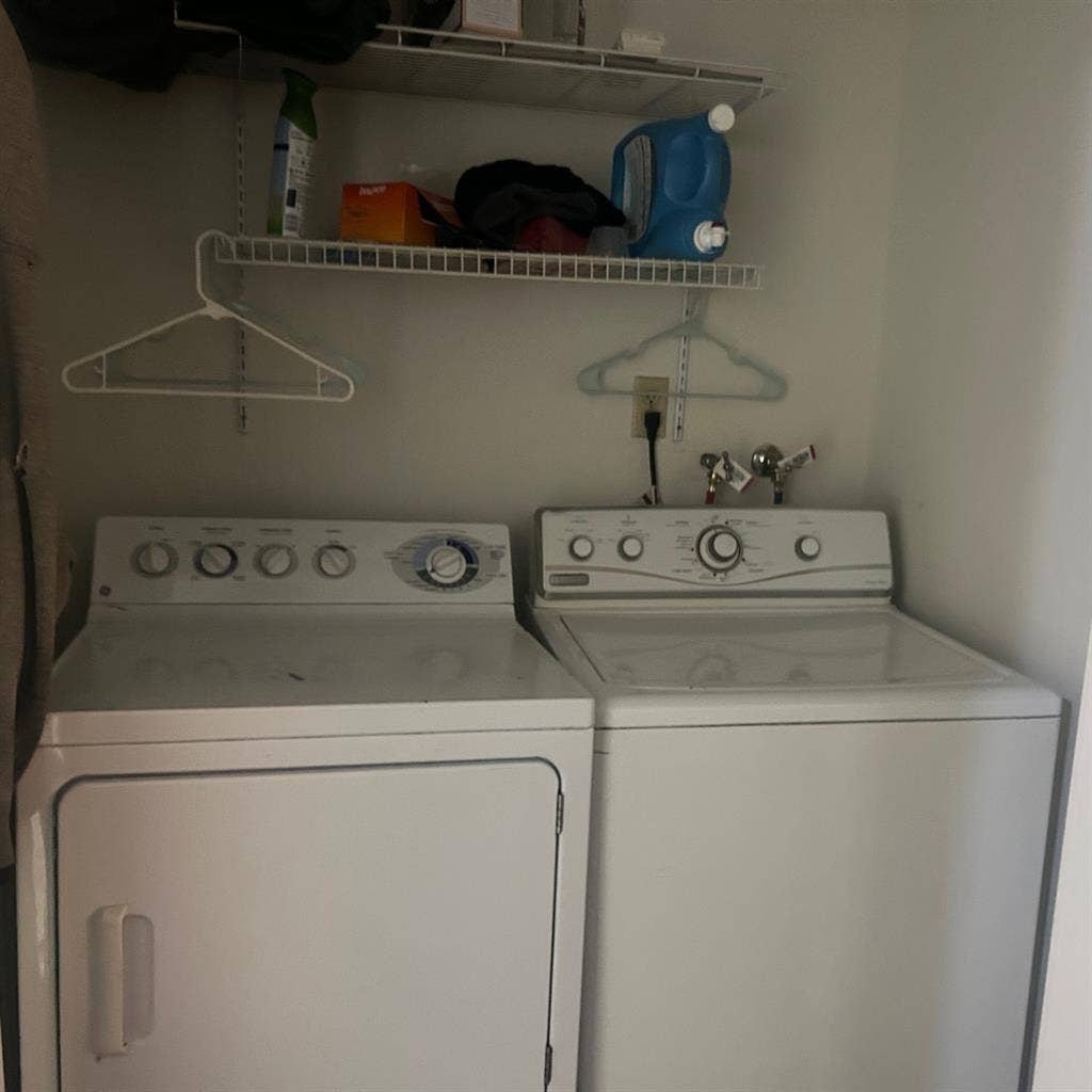 Roommate needed $. North Bend