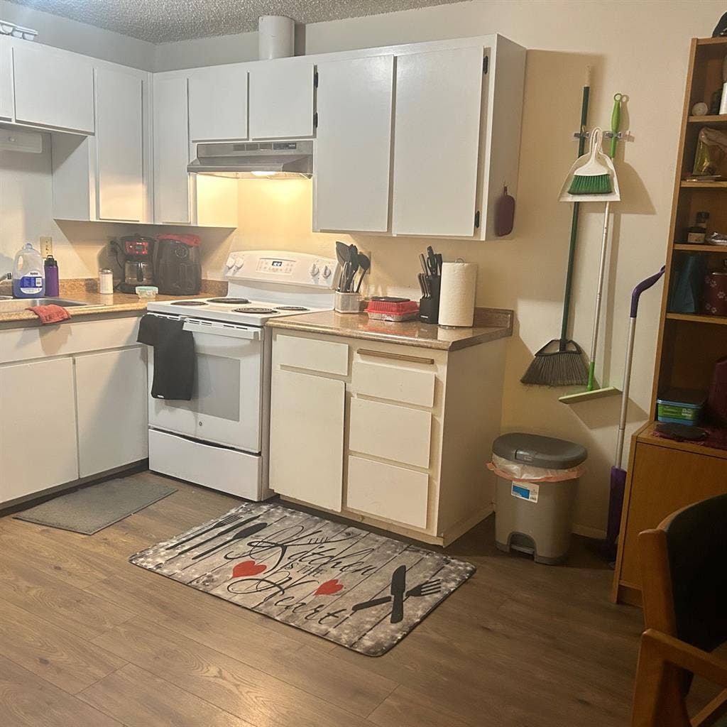 Roommate needed $. North Bend