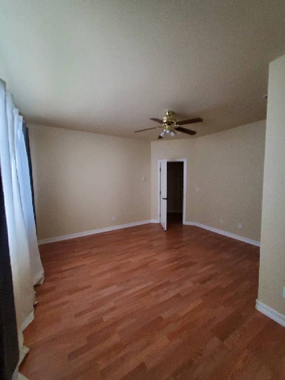 Master bedroom w/ bathroom 