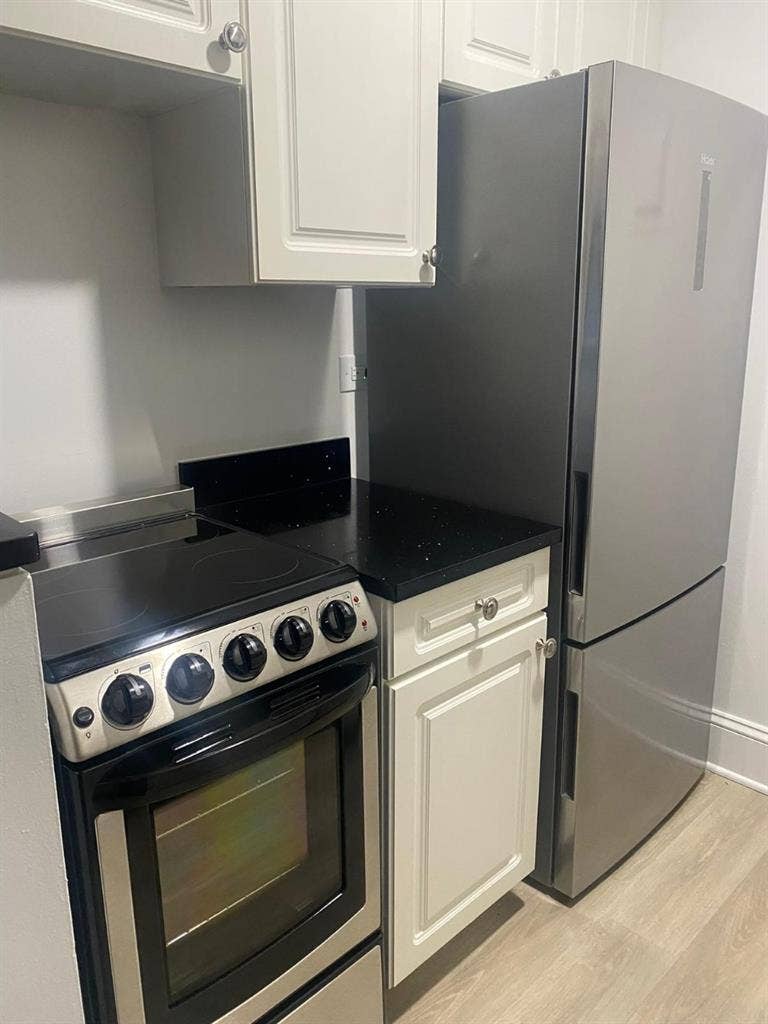 🔥Room Available at Midtown South🔥