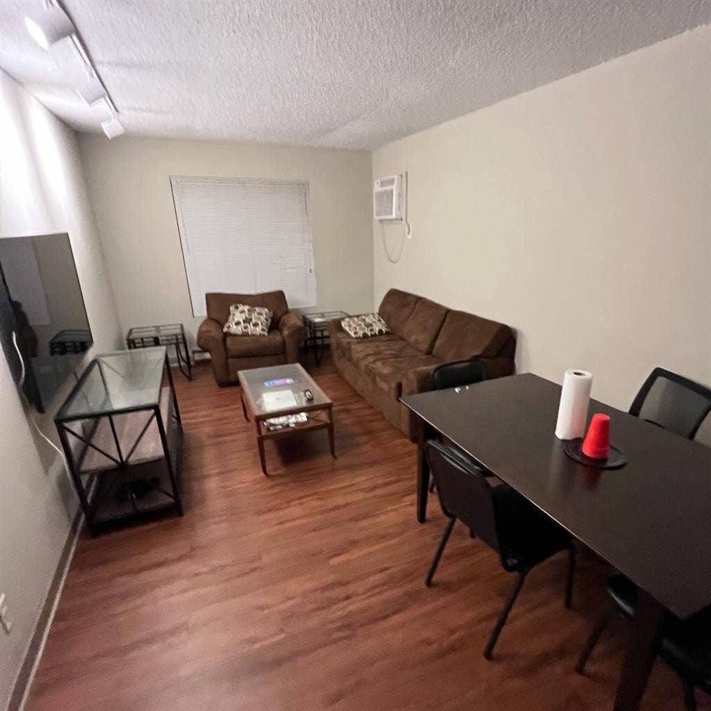 Roommate or Sublease (Bath)!