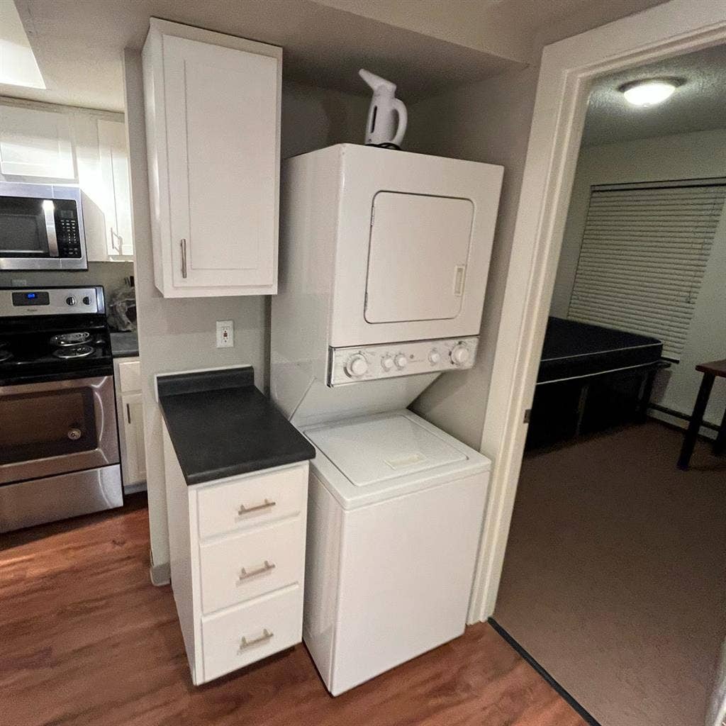 Roommate or Sublease (Bath)!