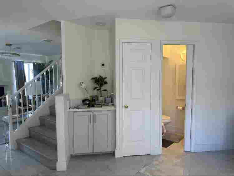 Room w Jack&jill bathroom.
WOMEN