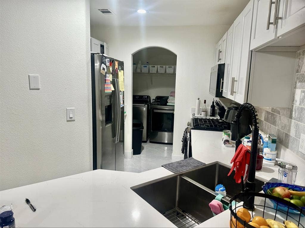 Room w Jack&jill bathroom.
WOMEN