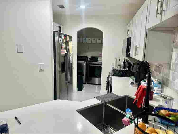 Room w Jack&jill bathroom.
WOMEN